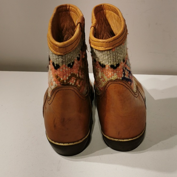 Women's Handmade  Brown Leather Kilim Boots - Picture 4 of 7